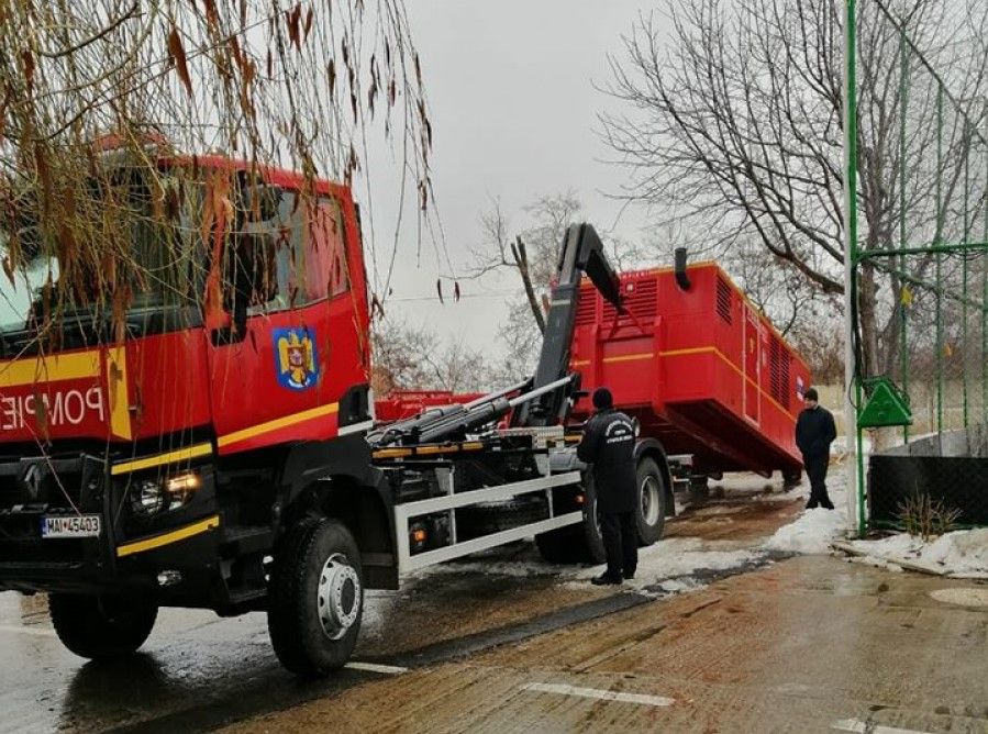 Un generator de mare putere al ISU Galaţi, transportat la Urziceni