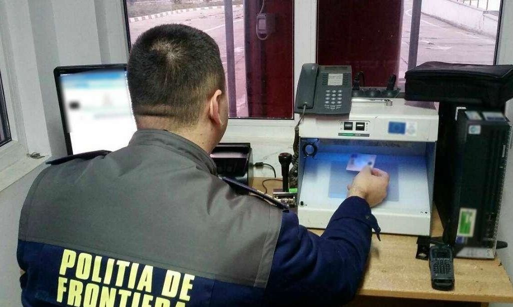 Îşi conducea maşina deşi avea permisul anulat pentru o altă abatere