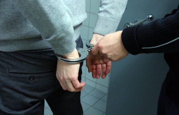 Bărbat reţinut pentru violenţă în familie