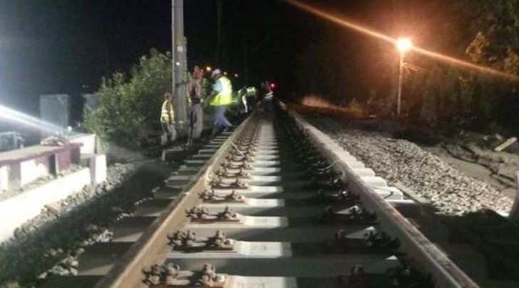 O tânără a căzut aseară din tren