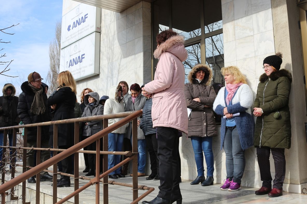 Finanţiştii gălăţenii au protestat faţă de reorganizarea ANAF