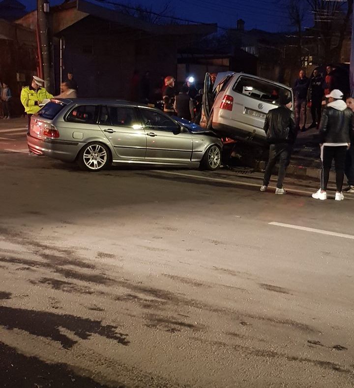 Trei persoane, rănite în accidente din cauza neacordării de prioritate