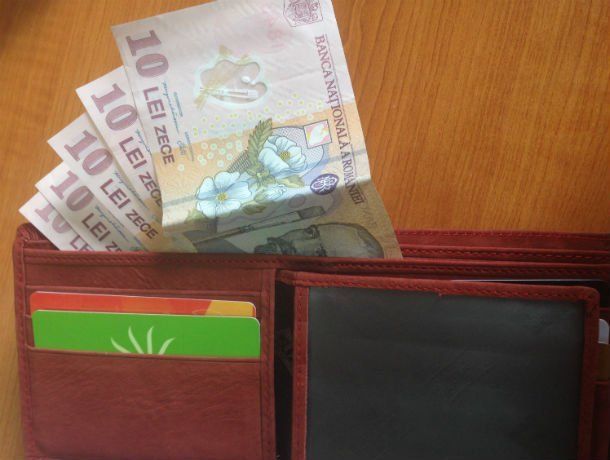 ANAF Galaţi a restituit taxa auto unei părţi a celor ce depuseseră cereri