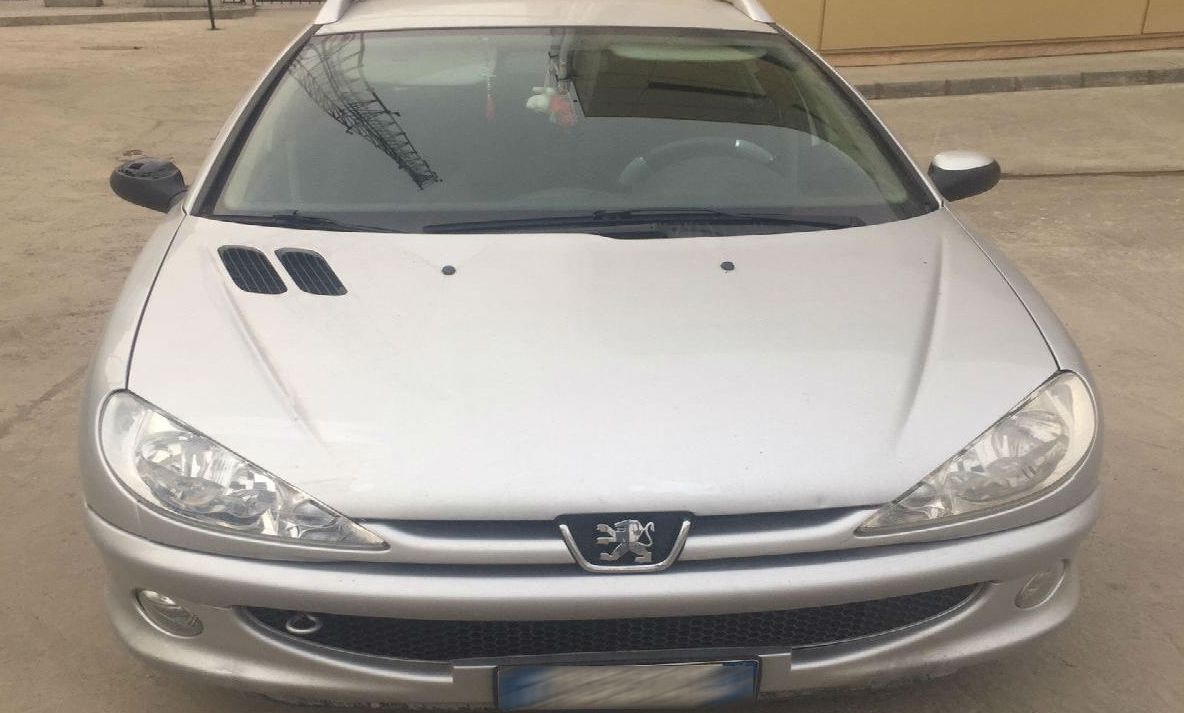 Autoturism cu acte false, descoperit în trafic de polițiștii de frontieră