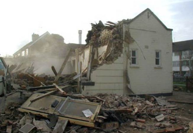 Sute de amenzi aplicate şi zeci de construcții demolate