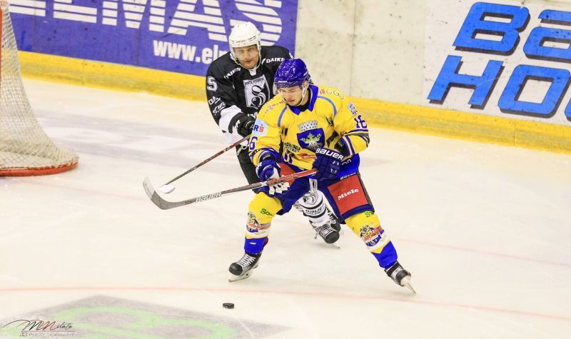 Echipa de hochei CSM "Dunărea", cu o victorie mai aproape de primul loc