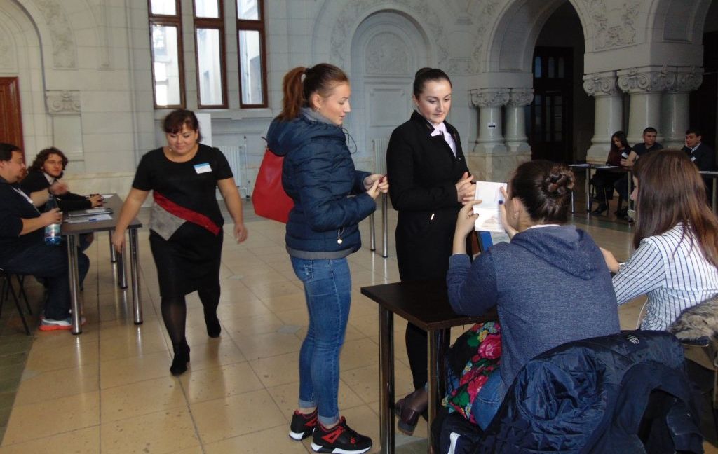 Secţie de votare pentru cetăţenii Republicii Moldova, la Universitate