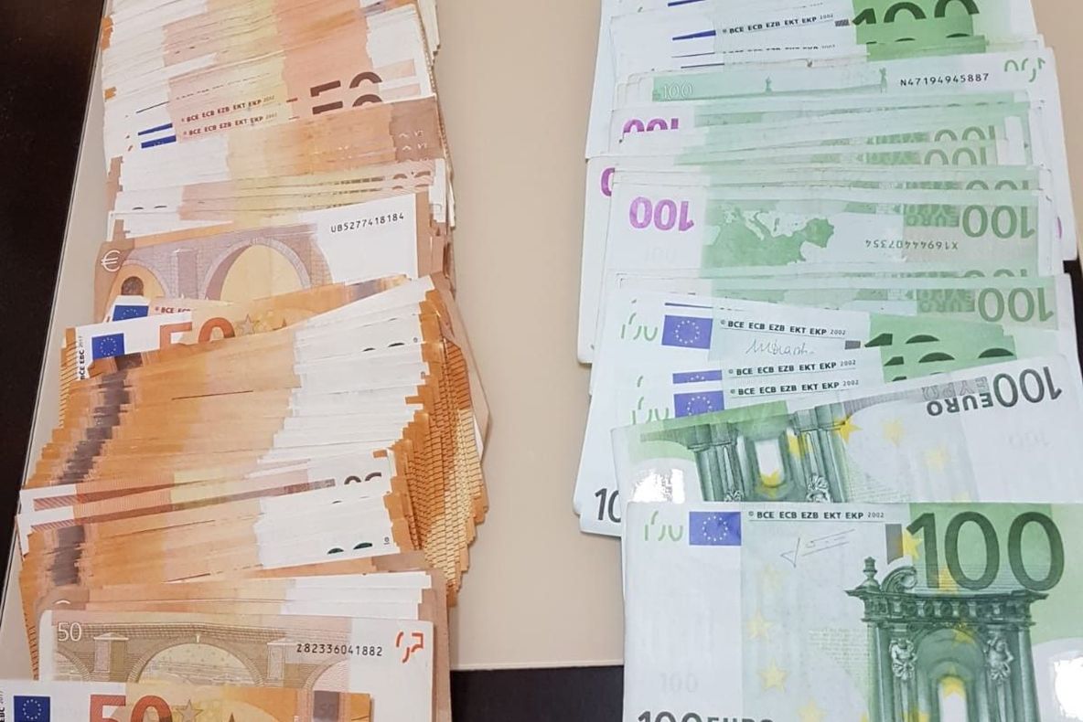 Înșelăciune cu consecințe deosebit de grave și spălare de bani la Galați