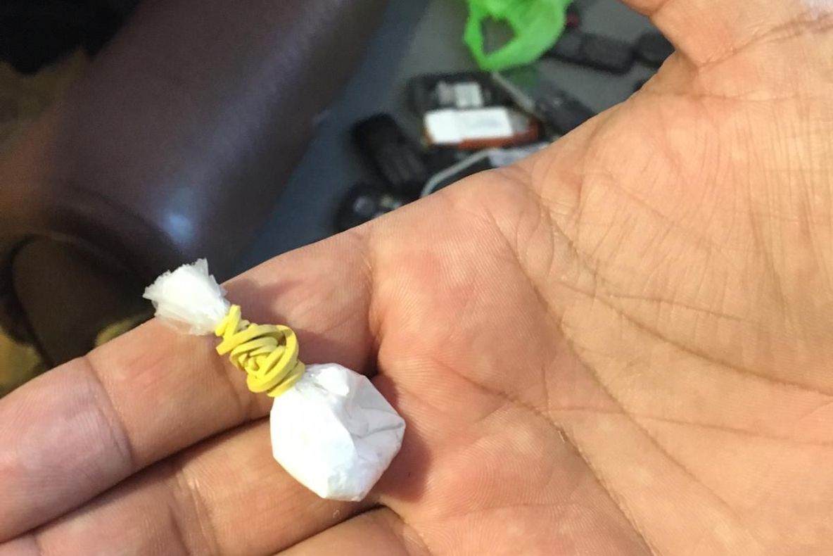 Afaceri cu peste un kilogram de marijuana, stopate la Galați