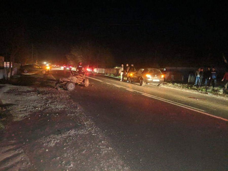 Un bărbat a ajuns la spital după ce căruţa lui a fost lovită de maşină