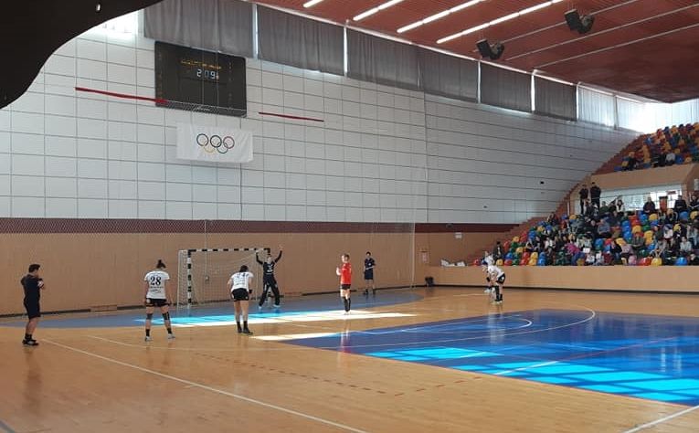 Handbalistele de la CSM Galaţi, învinse clar de lider