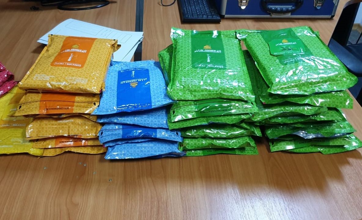 Bulgar prins la frontieră cu tutun pentru narghilea ascuns în bagaje