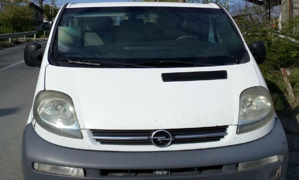 Autoturism cu documente false, depistat la frontiera Oancea