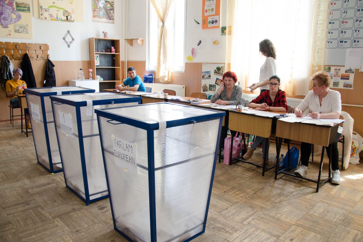 Gălăţenii, aşteptaţi la urne pentru alegerea preşedintelui