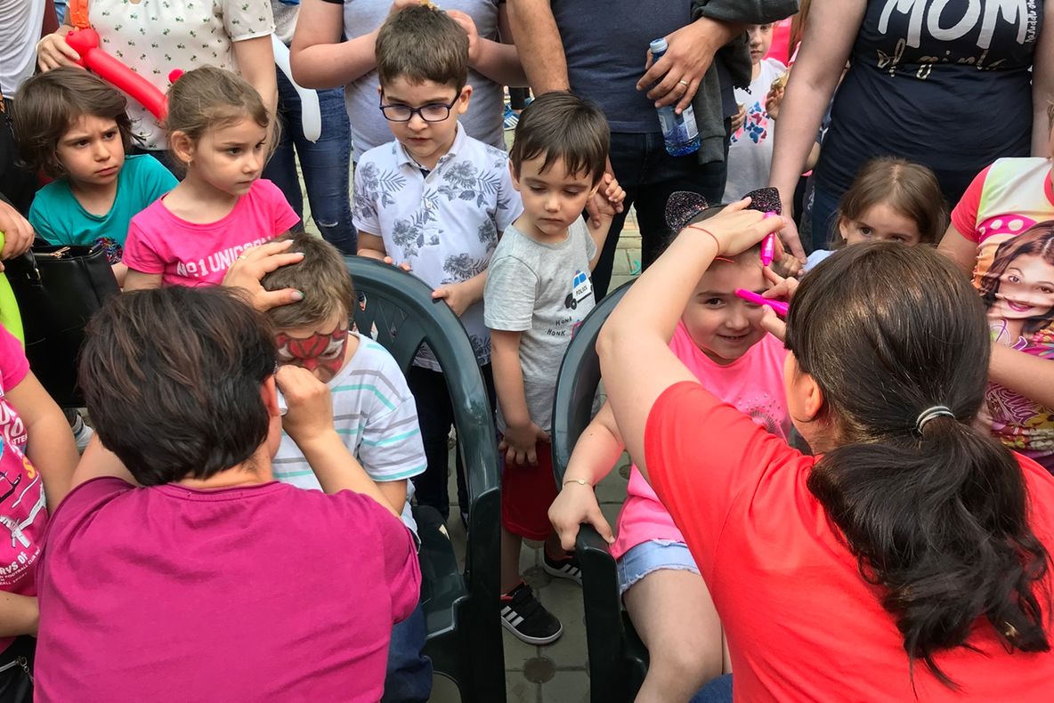 Copiii Galaţiului, sărbătoriţi în parcul de lângă Consiliul Judeţean