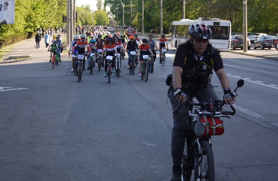 Peste 700 de biciclişti au fost prezenţi la "Galaţiul pedalează"