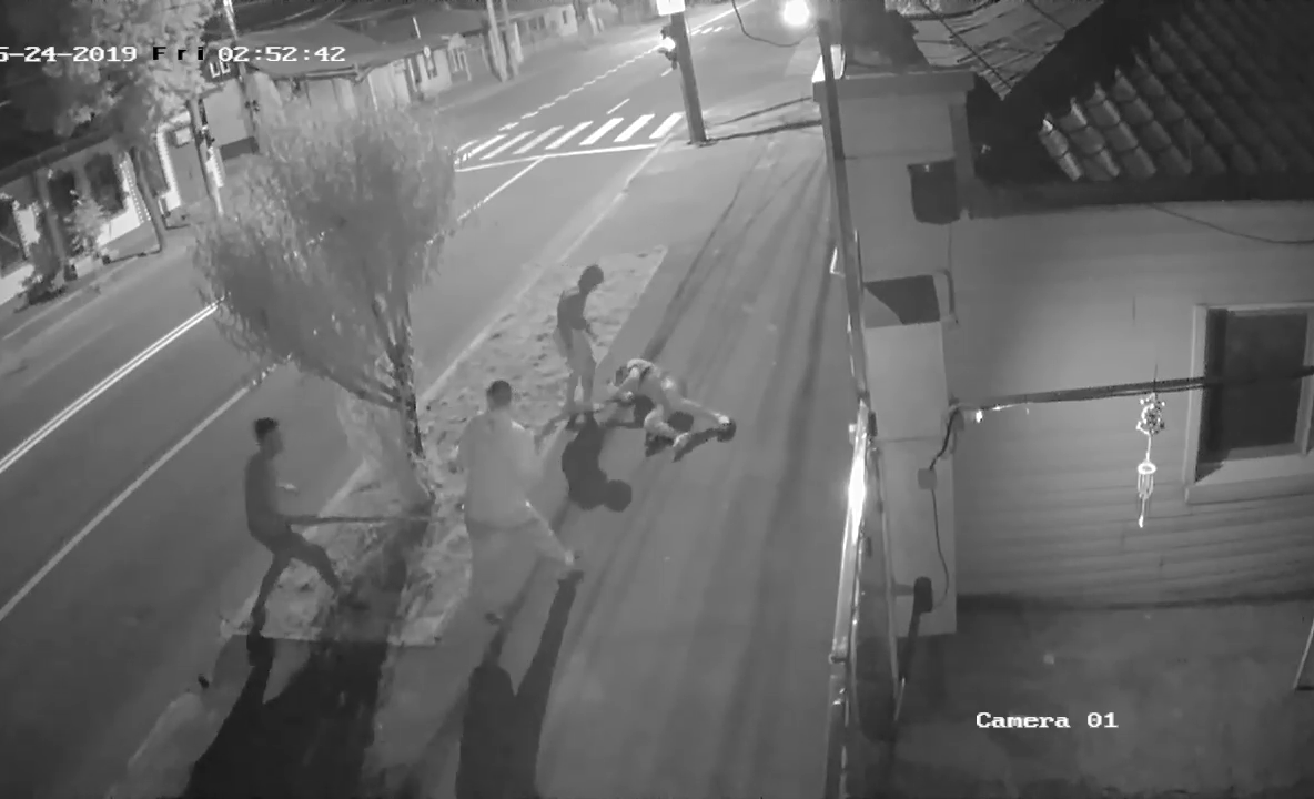 Doi elevi de liceu, reținuți în cazul crimei de pe strada Traian