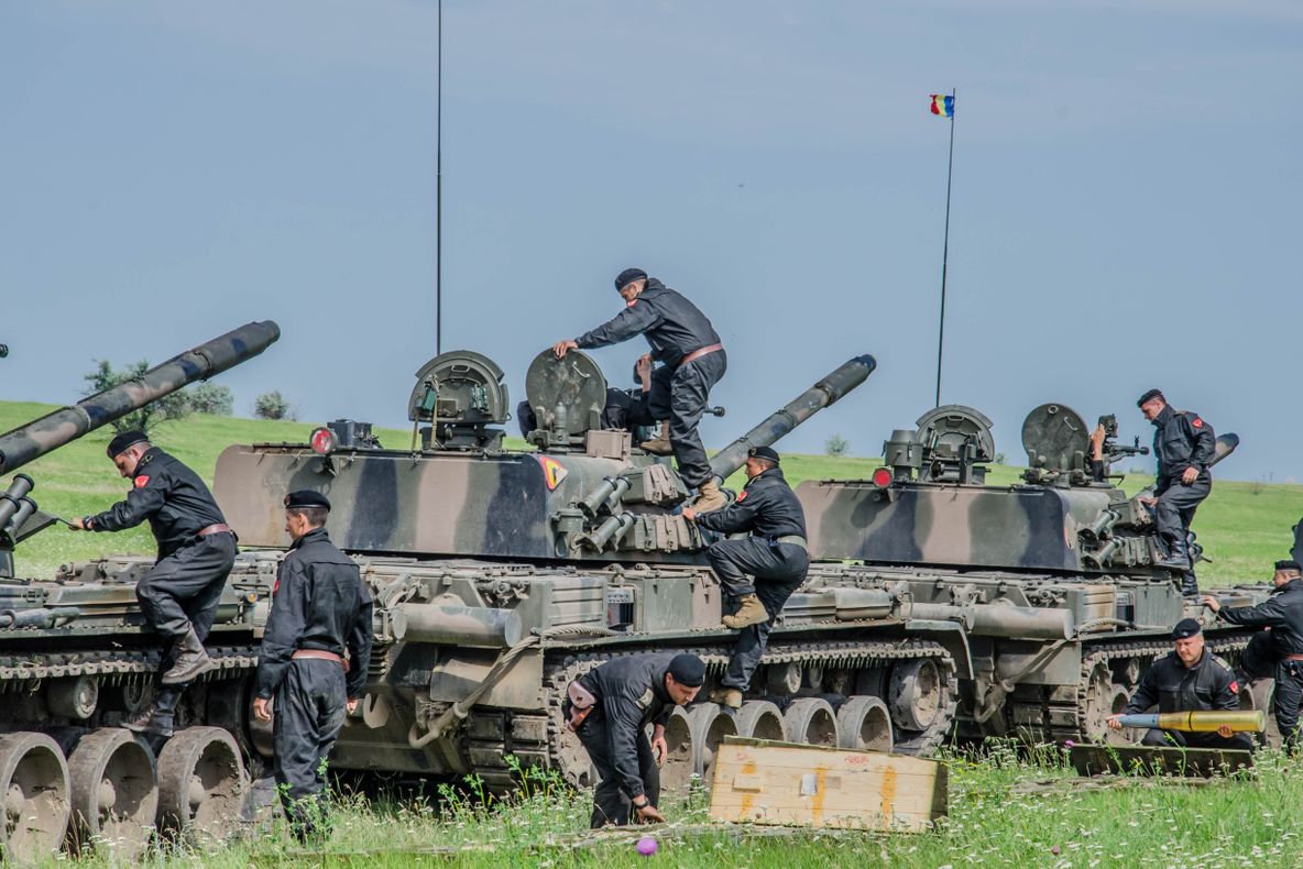 Trageri cu muniţie reală în poligonul Smârdan, în cadrul exerciţiului Justice Sword