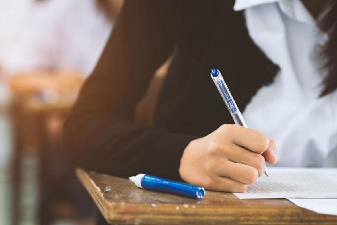 Mâine, ultima probă scrisă din sesiunea a doua a Bacalaureatului