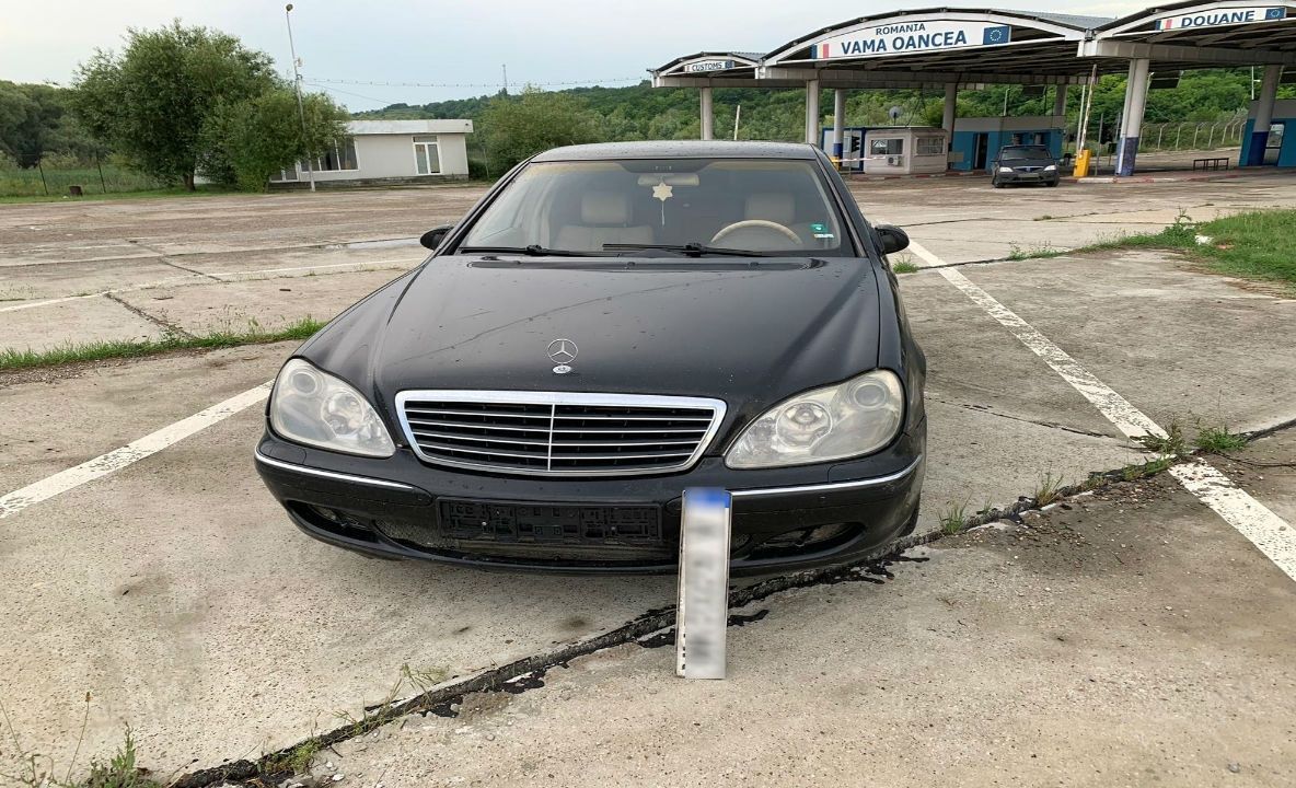 Autoturism radiat din circulație, descoperit la vama Oancea