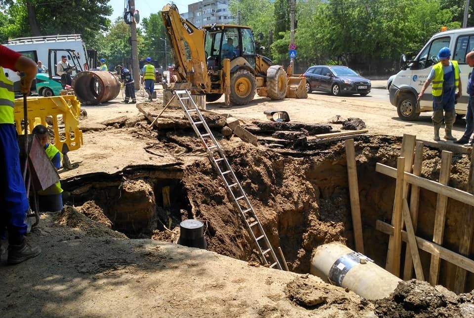 Jumătate dintre locuitorii Galaţiului, fără apă potabilă de 24 de ore