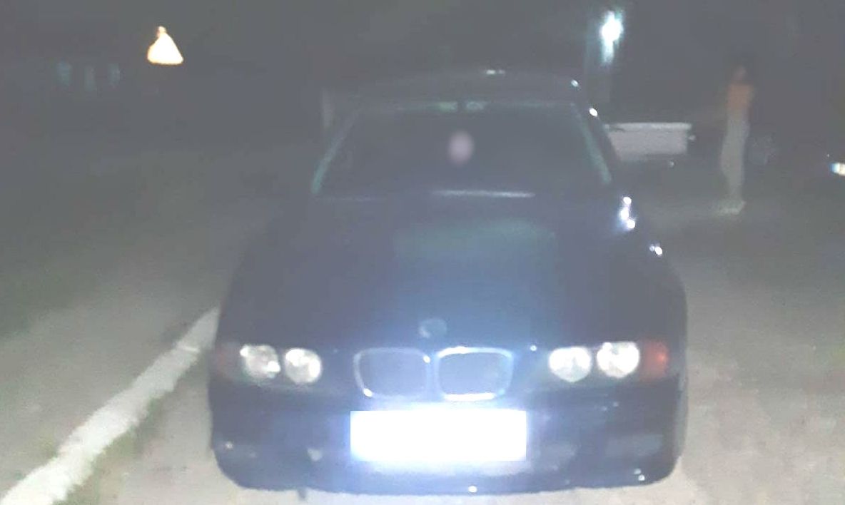 O şoferiţă beţivă şi cu permisul suspendat a fost depistată la volan