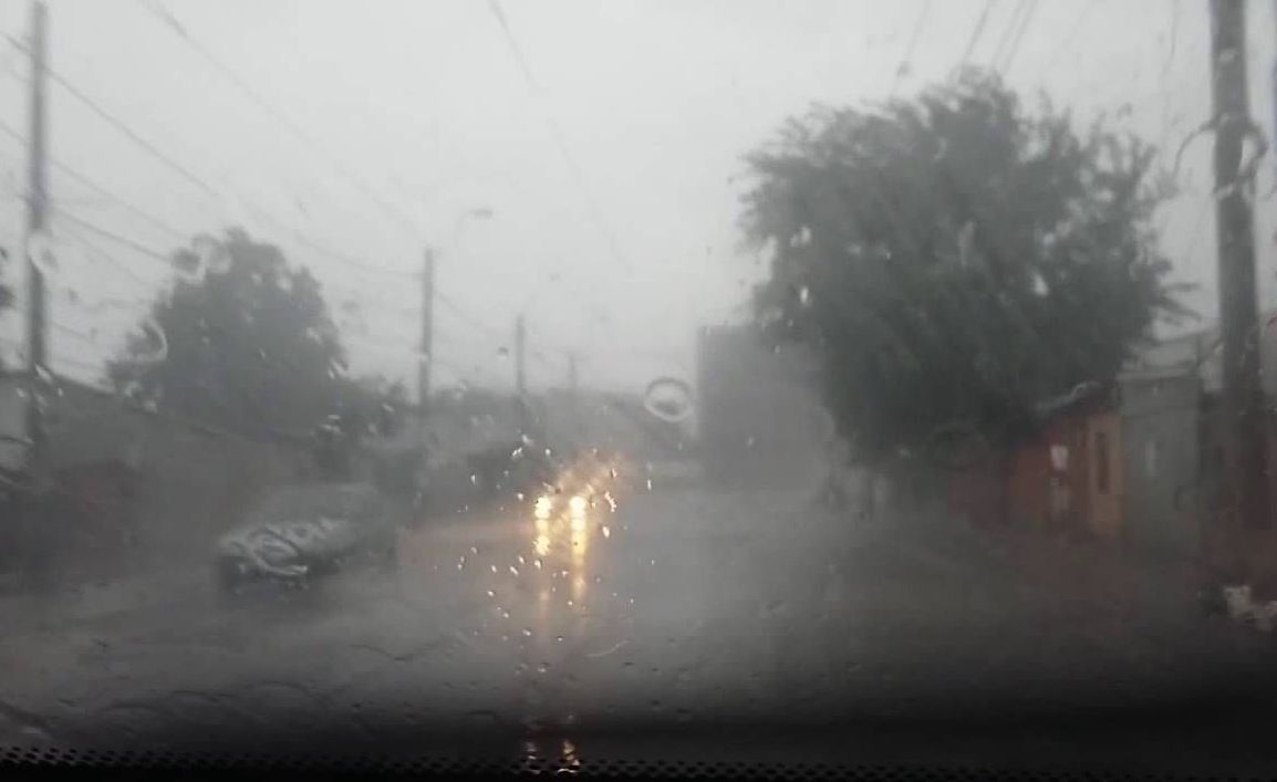 Avertizare de furtună pentru judeţul Galaţi, astăzi după-amiază