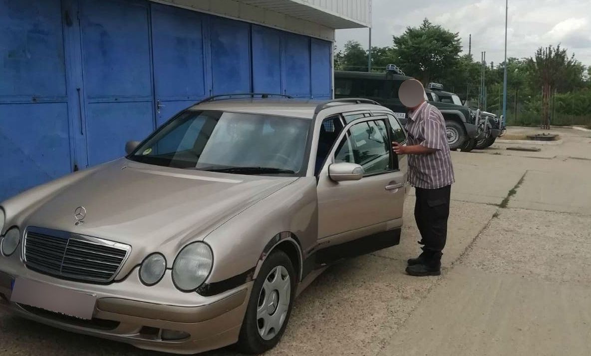 Tânăr gălăţean prins la plimbare cu o maşină neînmatriculată