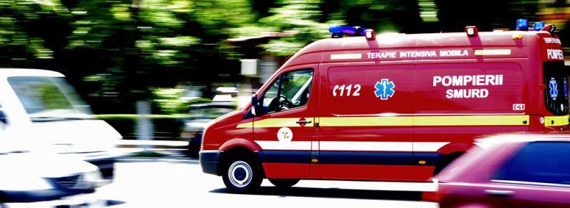 Rănit grav după ce a fost lovit de un microbuz plin cu pasageri