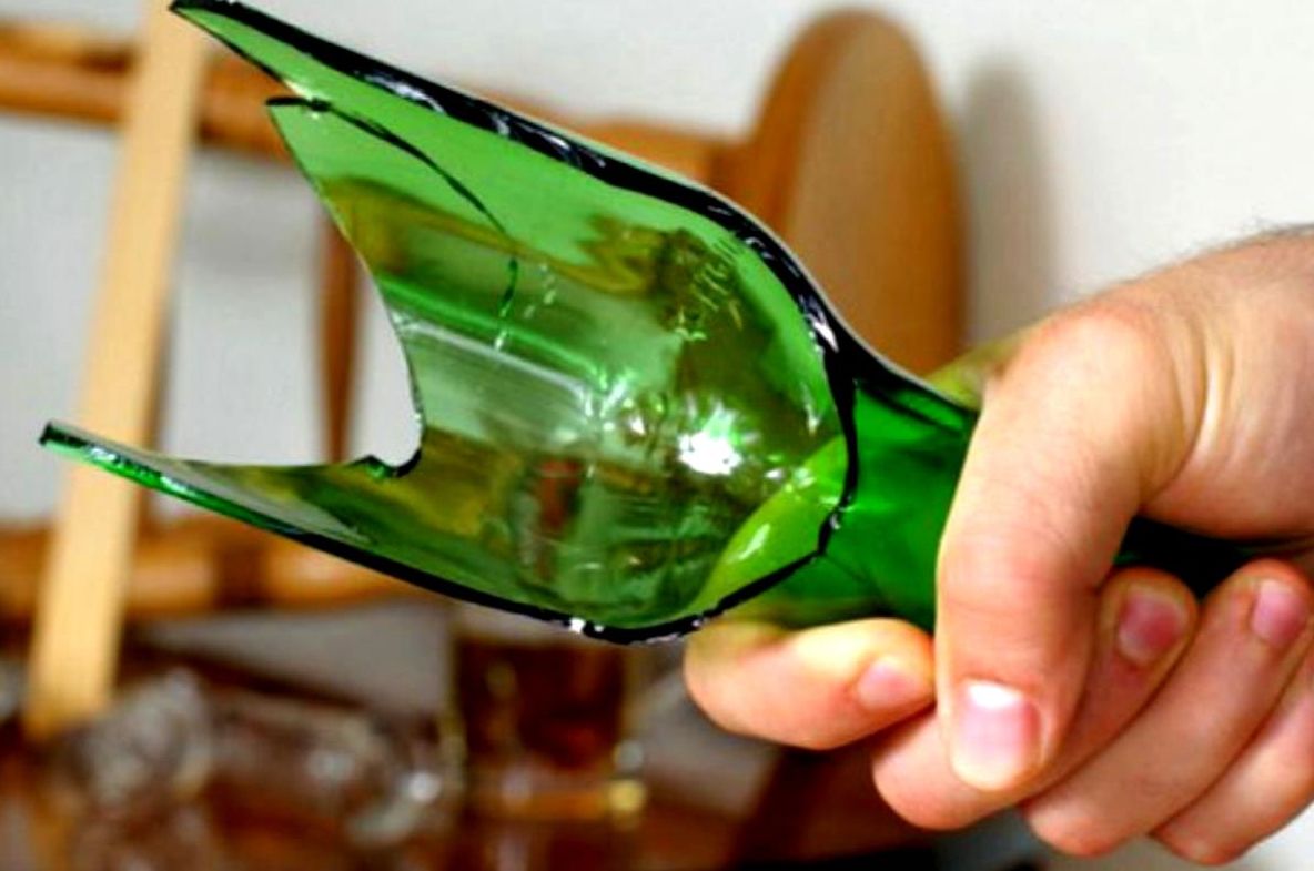 Bărbat bătut de doi consăteni, după un conflict mai vechi