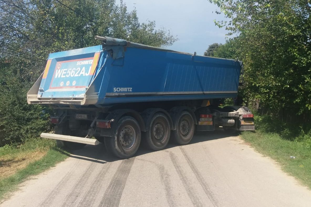 Gălăţean băut şi fără permis, depistat în urma unei tamponări