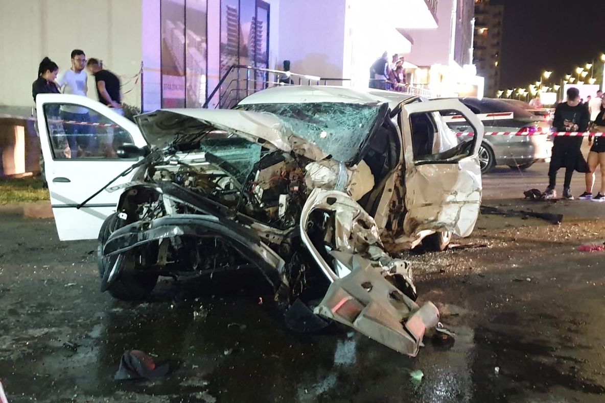 Un şofer gălăţean, beat şi fără permis, a spulberat două adolescente