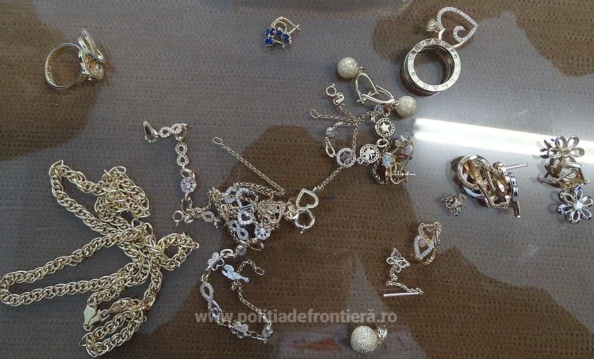 Aur turcesc de 30.000 de lei confiscat unei gălăţence în vamă