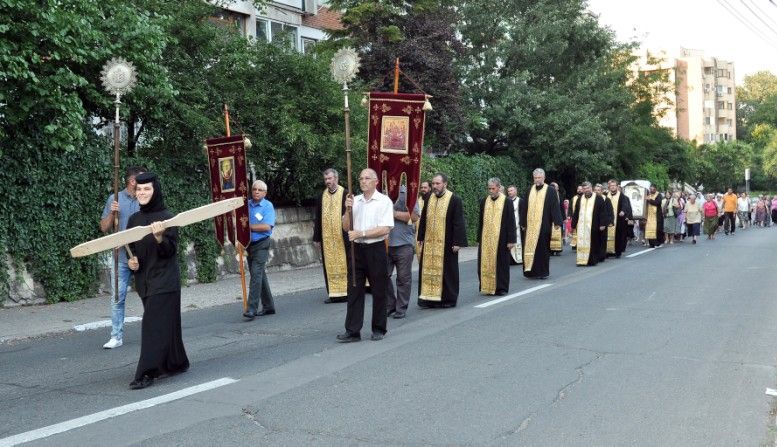 A început pelerinajul icoanei făcătoare de minuni de la Adam