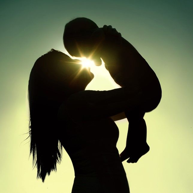 Gălăţencele, puţin sub media naţională a vârstei la care au primul copil