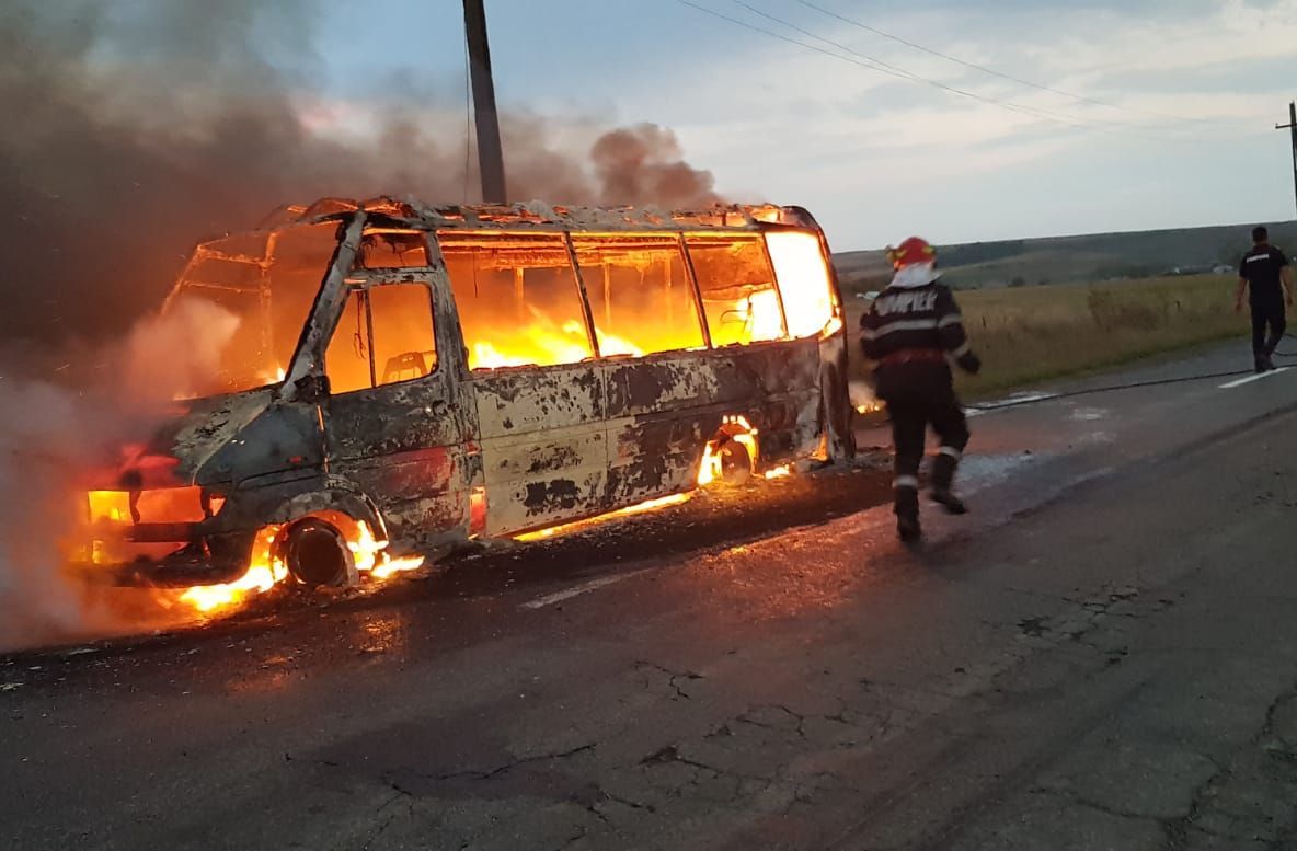 Două anexe gospodăreşti cu lemne au ars la Cişmele, lângă Galaţi