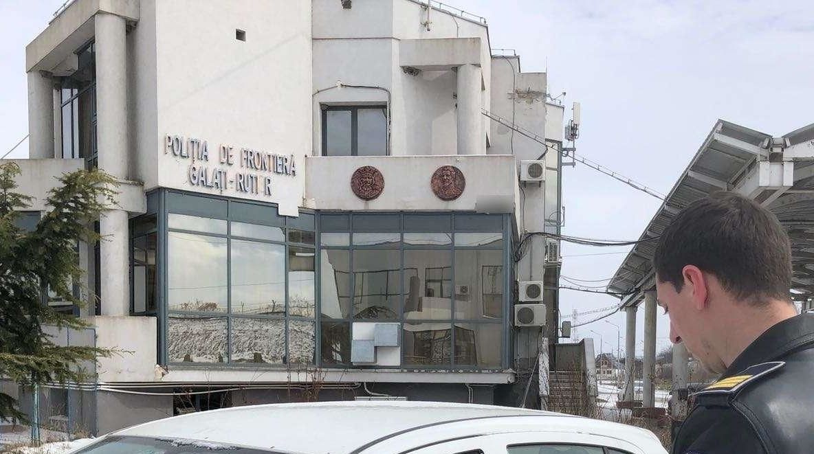 A vrut să treacă graniţa fără permis de conducere corespunzător