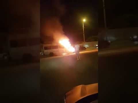 Un microbuz a ars ca o torţă, într-o benzinărie din Galaţi (VIDEO)