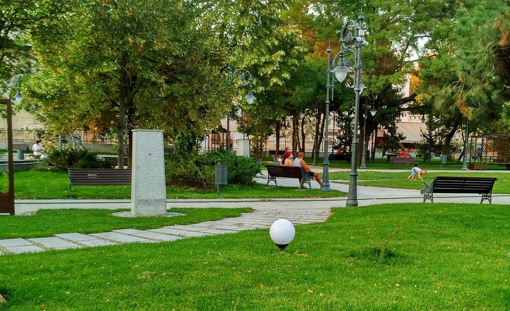 Patru personalităţi vor avea busturi în Parcul "Eminescu" din Galaţi