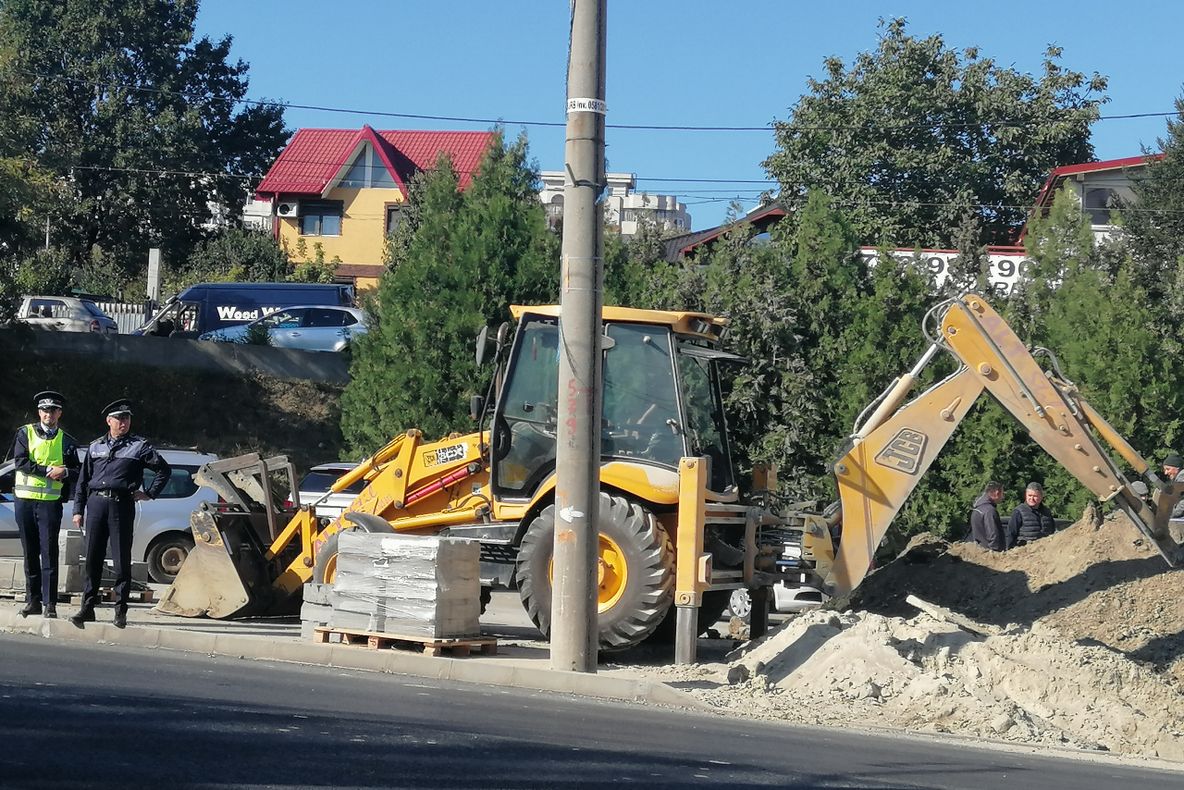 Un Dorel vietnamez a intrat cu excavatorul în magistrala de gaz