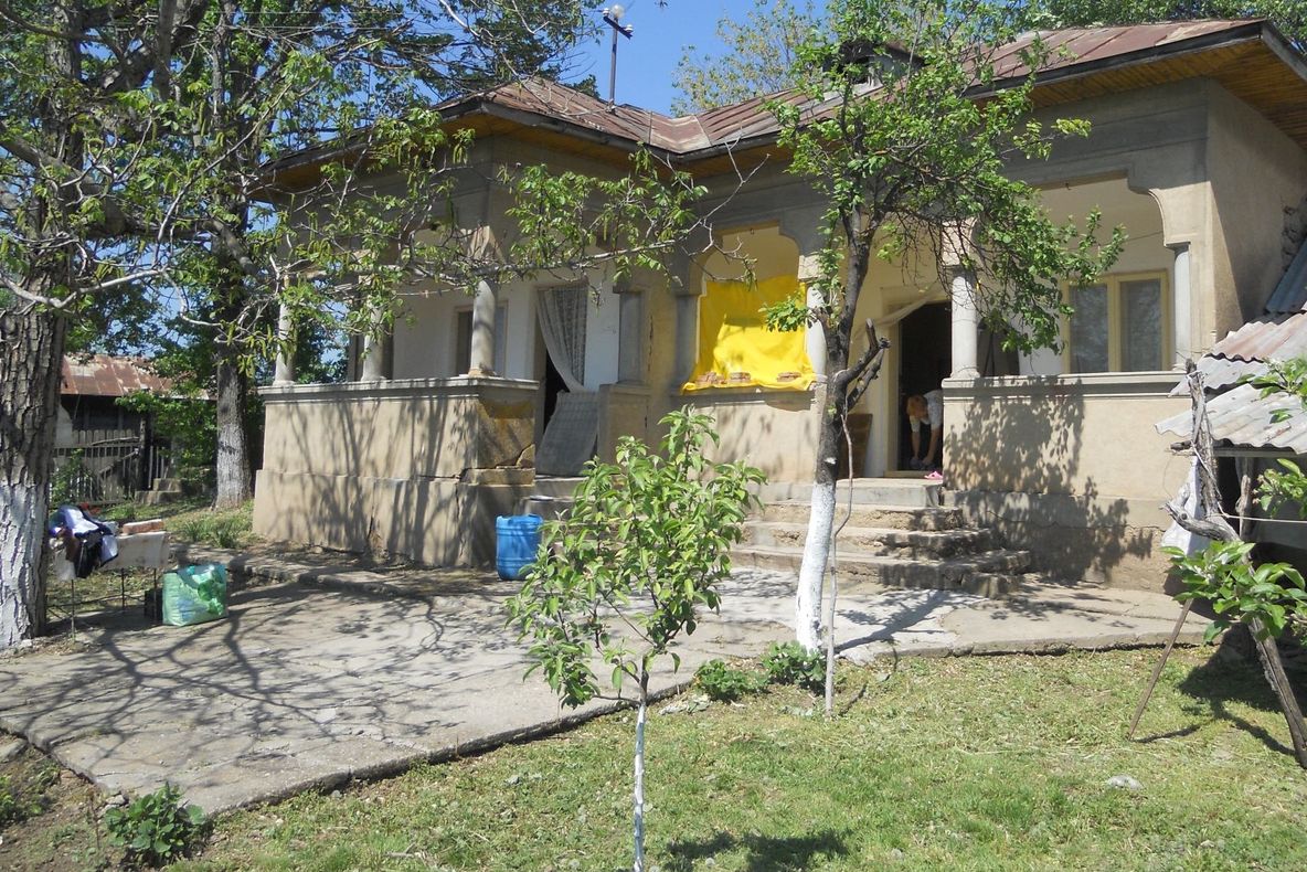 Petrecere încheiată cu distrugeri, bătăi şi înjunghieri