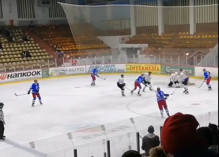 Hocheiştii gălăţeni au câştigat prima partidă cu Steaua