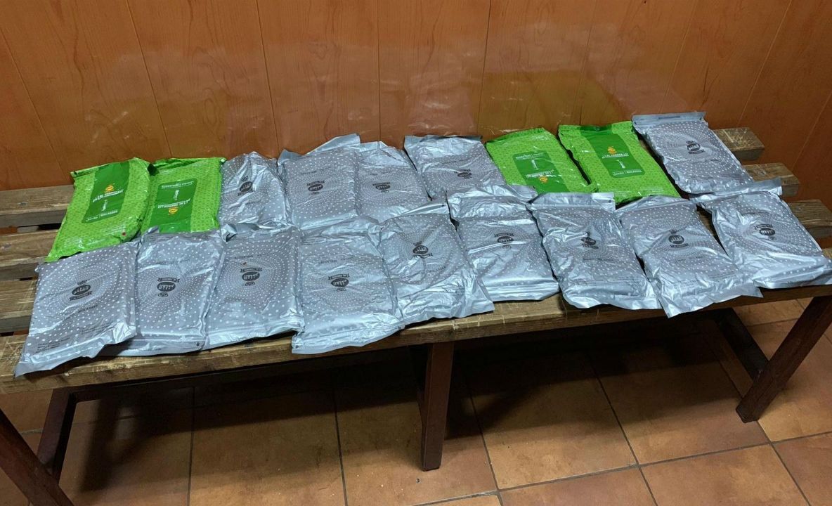 Tutun pentru narghilea, descoperit în bagajele unui bulgar