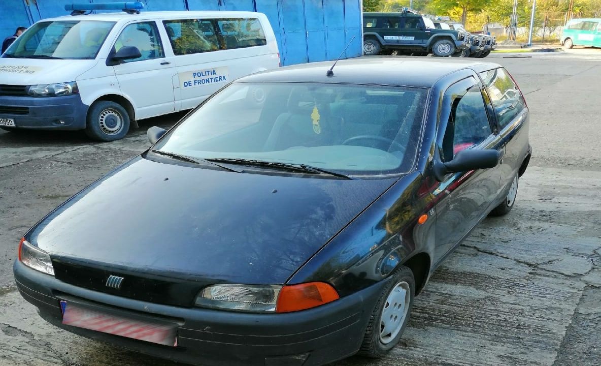 Prins cu numere false la o maşină radiată din Germania