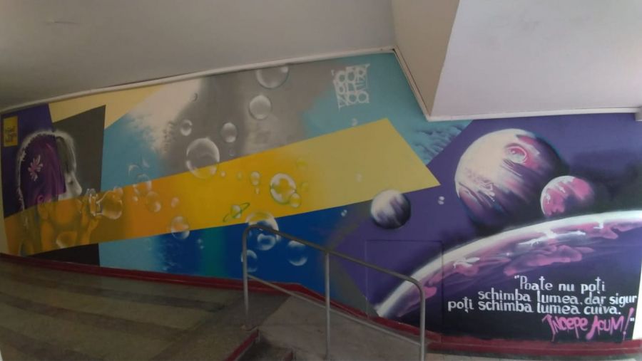 Pictură murală realizată într-o scară de bloc din Galați