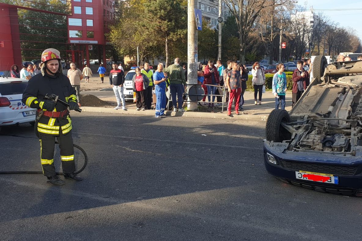 Un accident pe strada Brăilei a determinat intervenţia pompierilor