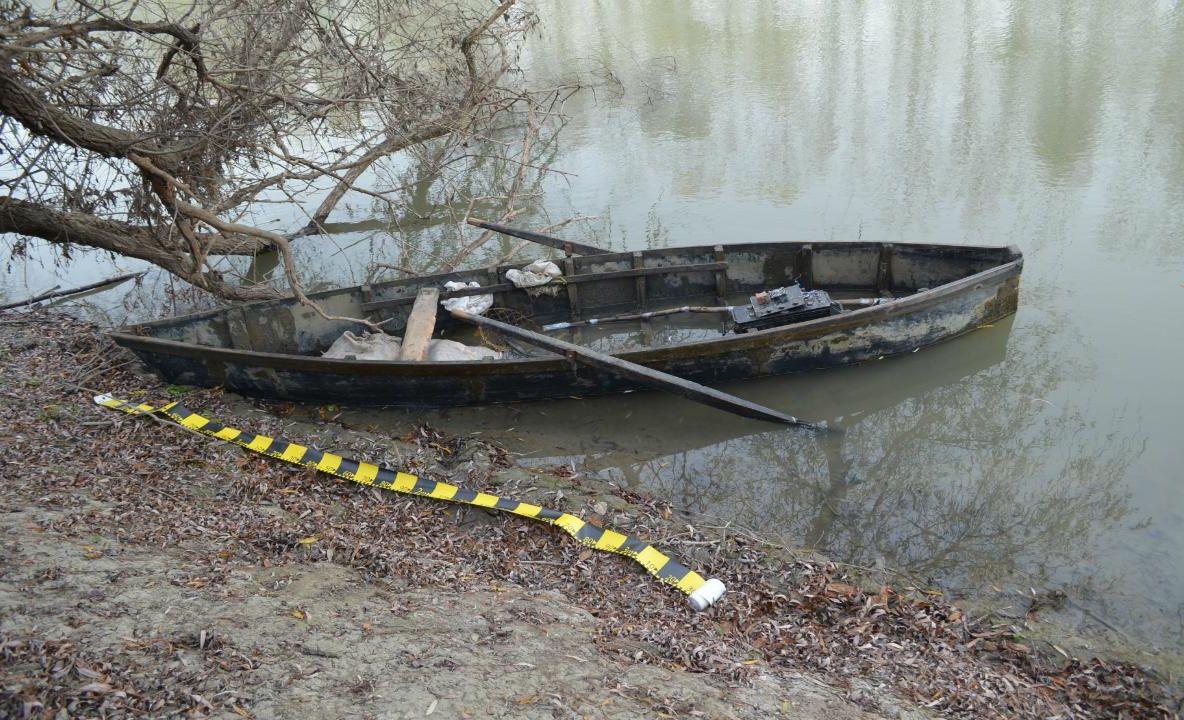 Braconaj electric la peşte pe râul Prut, cu barcă furată