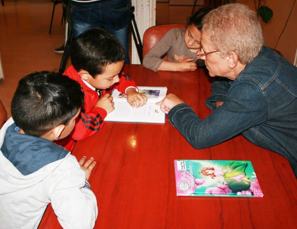 Centre de zi din Galaţi şi Bacău caută voluntari seniori