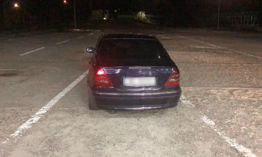 A cumpărat o mașină neînmatriculată și cu documente false