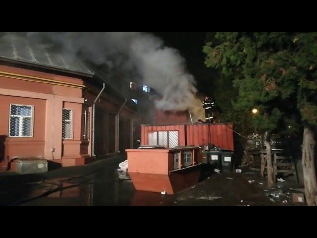 Incendiu lângă Spitalul CFR de la un reşou uitat în priză